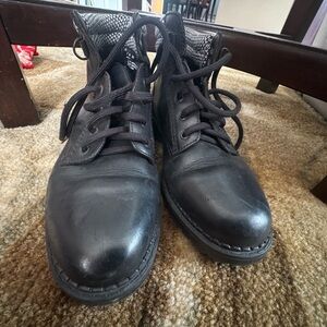 Lord & Taylor Black Lace-Up Leather Ankle Booties. Sz 7M